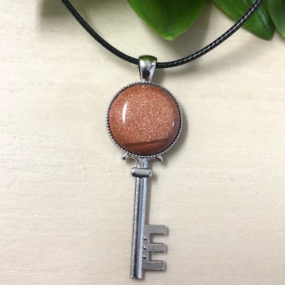 Gold Sandstone Natural Stone Key Shaped Pendant Necklace Healing Gemstone - Picture 2 of 3